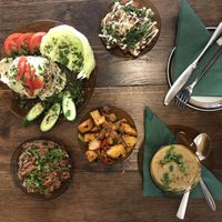 Variaton von Falafel, Kartoffeln, Blumenkohl und Linsensuppe at Love and Peas in The Hague