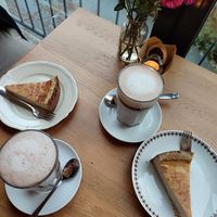 Veganer Käsekuchen und Heiße Schokolade at Pausenraum in Freiburg