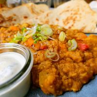 Rote Linsendaal mit Naanbrot at Pausenraum in Freiburg