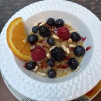 mousse di mela con frutti di bosco e pinoli   at Pizzeria Prima O Poi  in Rimini
