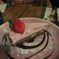 Dessert with strawberry and hazelnut cream at BodhiGreen Vegetariano in Alicante