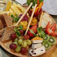 Trío de patés y quesos veganos at BodhiGreen Vegetariano in Alicante