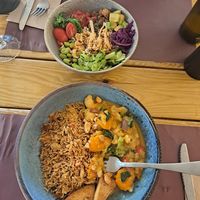 Poke bowl and Thai curry at Beet Vegetariano in Alicante