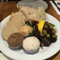 Vorspeise... Super leckeres Cashewmus-Aufstrich at Henderson's Vegan in Edinburgh