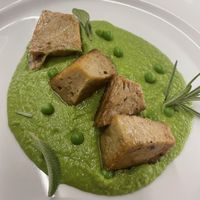 Roast on pea purée   at Lord Bio in Macerata