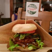 Vegen burger with avocado and great dressing at Simme in Ise