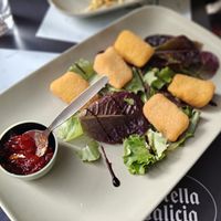 Triángulos de keso estilo Camembert at La Cuchara Veggie in A Coruna