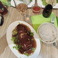 "Canard" laqué à la sauce brune, Riz nature at Vege Saveurs in Paris