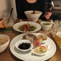 Chilli soy meat dinner set meal. Lemon Smoothies. Miso Ramen at Cafe the 6BT in Tokyo