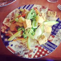 Vegan chef's entree: cashew tofu with veggies at Ruk Mae in Stoughton