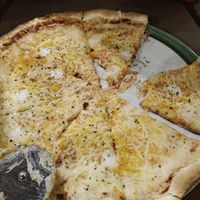 Pizza 4 quesos at Francesinhas Al Forno da Baixa in Porto