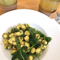 hausgemacht Gnocchi mit Pesto und Spinat at Airtime Cafe in Lauterbrunnen