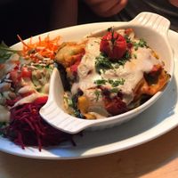 Filled Canneloni with spinach, pesto and side salad at Gruene Kombuese in Rostock