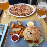 Burger & Pizza Amatriciana at Buddy VEGGY in Rome