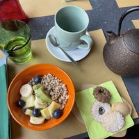 Açai bowl + te caldo e biscotti  at Buddy VEGGY in Rome