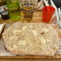 Vegane Quattro Formaggio und alkoholfreies Bier.😄 at Buddy VEGGY in Rome