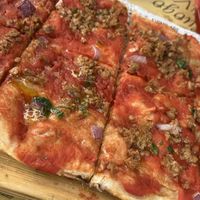 Pizza sabor atún   at Buddy VEGGY in Rome