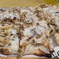 Whit mushroom pizza 🍕 at Buddy VEGGY in Rome
