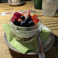 Cheesecake with berries and a crunchy salted peanut butter base at Buddy VEGGY in Rome