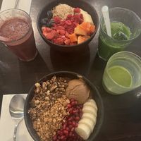 An original açai bowl and a powerhouse açai bowl with a revolution smoothie and detox juice. Matcha latte with sprout milk too 😋  at roots - Lintheschergasse in Zurich