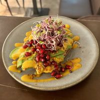 Avocado toast  at roots - Lintheschergasse in Zurich