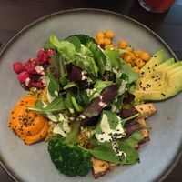The large protein bowl at roots - Lintheschergasse in Zurich