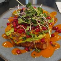 Avocado Toast at roots - Lintheschergasse in Zurich