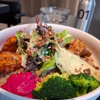 Protein bowl at roots - Lintheschergasse in Zurich