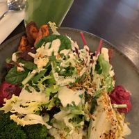 Protein Bowl & Smoothie at roots - Lintheschergasse in Zurich