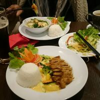 Mango curry with vegan duck. A demolished mango salad and a green curry at Savory Chay in Berlin