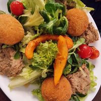 Fried risotto balls with salad at Zum Wohl in Vienna
