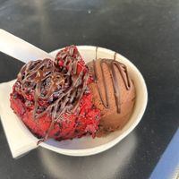 Brombeer ? und Dattelbär im Becher  at Eisdieler in Linz