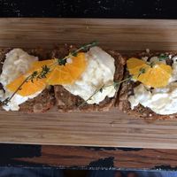 Homebaked bread with goat cheese, a slice of orange and thyme at SEM Sla En Meer in Amersfoort