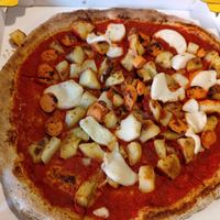 Pizza with mozzariso, potatoes and vegawürstel at Pizzeria La Garganica in Bologna