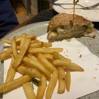 Chicken burger with fries   at Hotel Serra da Estrela - Restaurante Alquimia in Campos Do Jordao