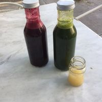 Zanahoria Roosty + Súper verde + ginger power shot at FOREVER in Mexico City