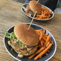 TEX MEX BURGER (vorn), SPICE GIRL (hinten)  at Hans und John  in Schwerin