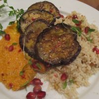 Aubergines roties au curry, sauce korma cremeuse, riz de Camargue - 16 euros at Dune in Paris