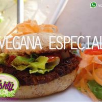 La mejor Hamburguesa Vegetariana / Vegana del rumbo. El pan es hecho en casa y es totalmente Vegano. Usamos un aderezo casero que preparamos el mismo día para sustituir la mayonesa. Usamos únicamente ngredientes frescos y sin procesar. at Tushty in Queretaro