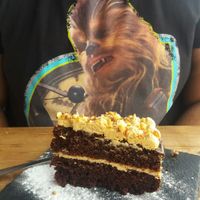 Gâteau chocolat beurre de cacahuète at Recyclo Bike Cafe in Malaga