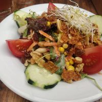 Vegan salad with crispy tempeh at Vegetalia - Born in Barcelona