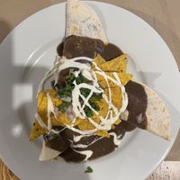 Fajita de espinacas y queso de cabra con mole de frigoles negros #Veganuary at Vegetalia - Born in Barcelona