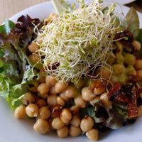 Chickpea salad at Vegetalia - Born in Barcelona