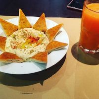 Hummus and juice 💚 at Vegetalia - Born in Barcelona