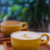 Earl grey tea latte (front) and chai tea (behind) - both vegan :) at Apprivoiser Whole Food Cafe in Kyoto