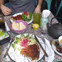 Dos menúes del día. En efectivo (26/10/22) todo lo de la foto salió 2500 pe. at Casa Munay in Buenos Aires