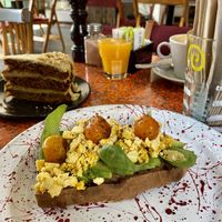 Tostón de palta con tomates confitados, albahaca y tofu revuelto  at Casa Munay in Buenos Aires