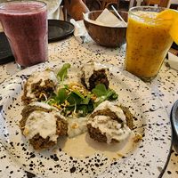 Falafel e sucos at Casa Munay in Buenos Aires