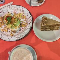 Tostón vegano, chai latte, latte y torta de zanahoria at Casa Munay in Buenos Aires