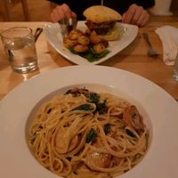 Linguine de la mer et burger at Le Soixante 5 in Levis